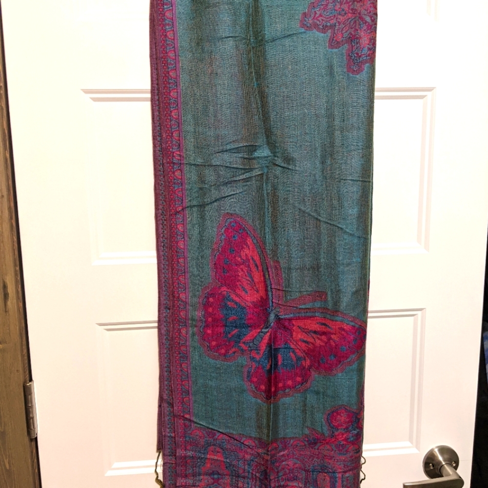Scarf - Picture 1 of 5
